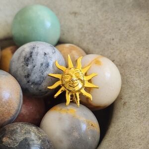 Vintage Gold Tone Happy Smiling Sun Brooch Pin